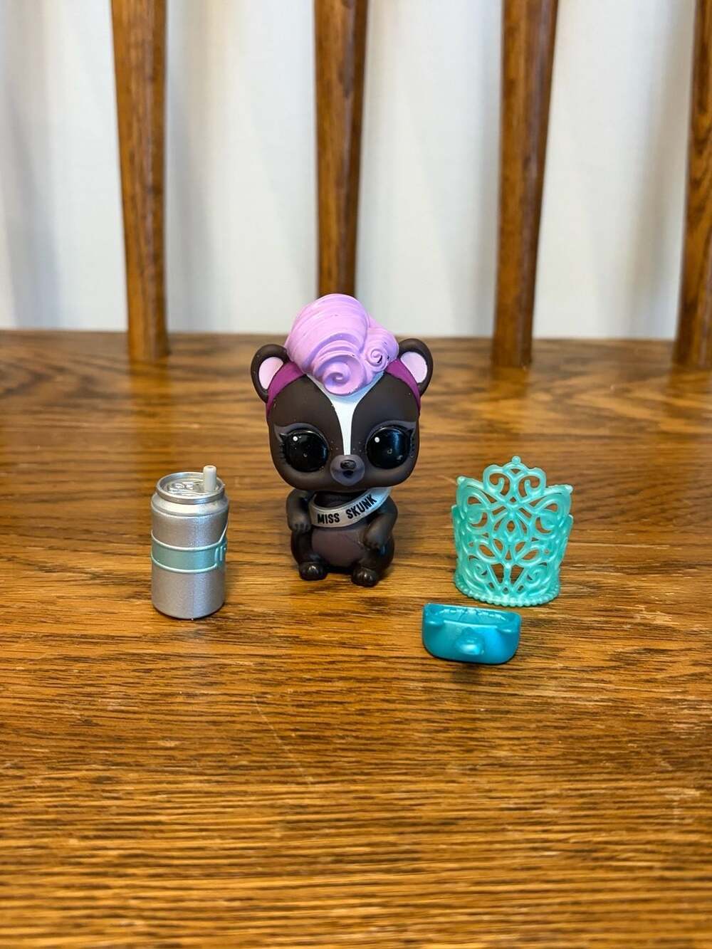 MGA Entertainment LOL Surprise Miss Skunk Pet with Accessories